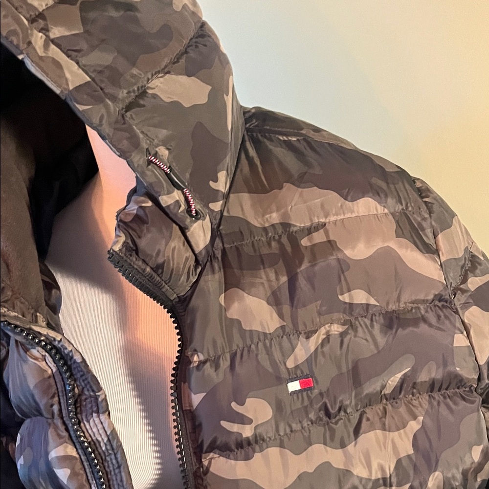 Tommy Hilfiger Camo Puffer Jacket NWOT - Picture 3 of 12